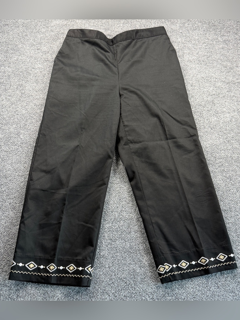 Black Pull On Capri Pants with Embroidered Diamond Hem Alfred Dunner Size 8 Boho